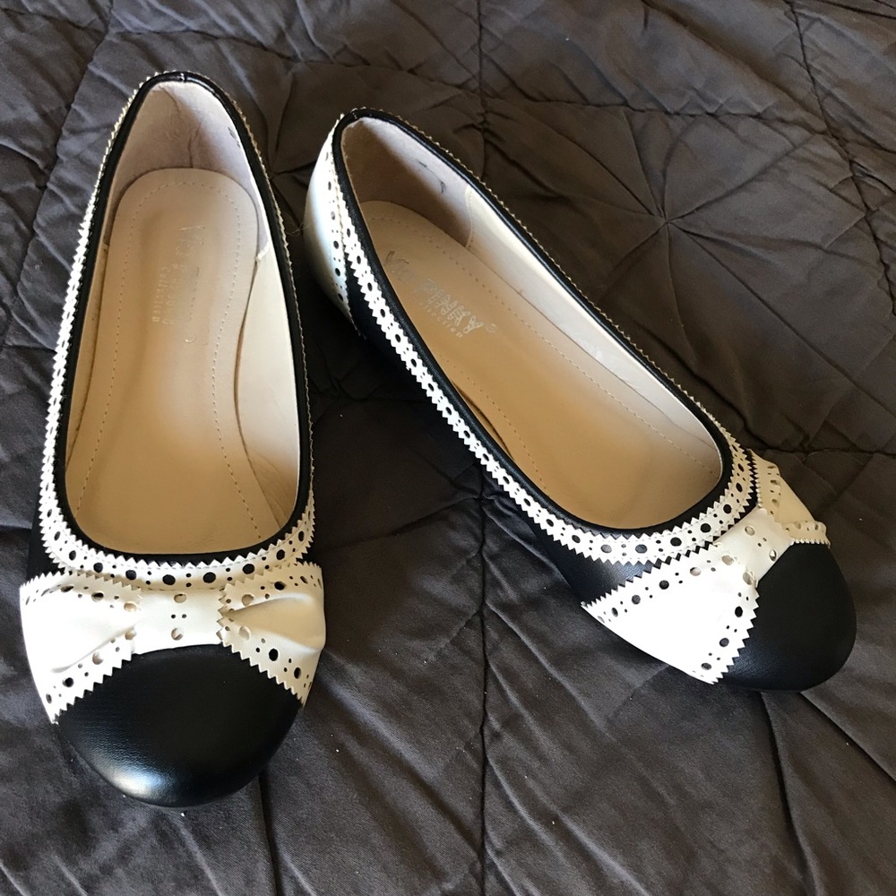 Wingtip Black Flats